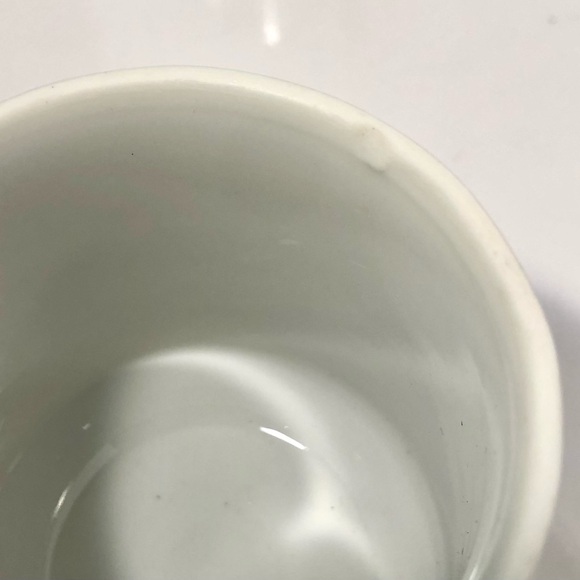 2 Vintage floral pedestal mugs, white with blue and green flowers. Japan. - Picture 8 of 8